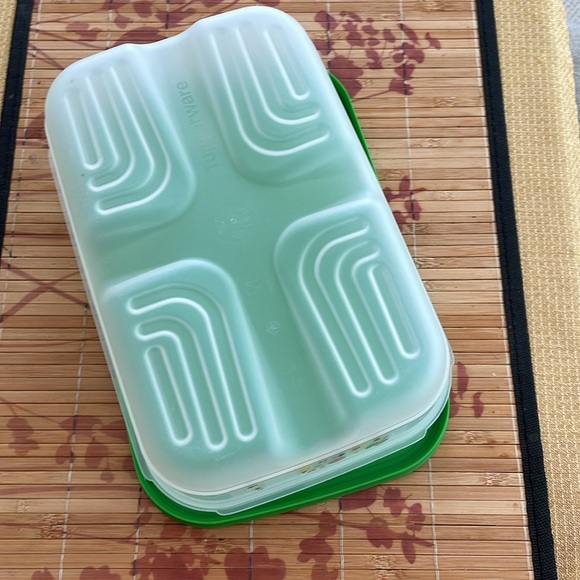 Tupperware venting veggie and fruit container. Great used condition. - Picture 8 of 8